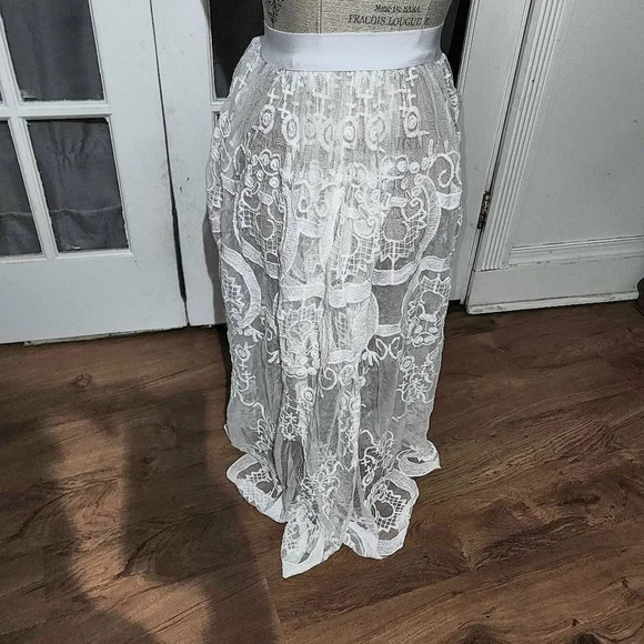 NWT Cupshe‎ Womens White Embroidered Swim Cover Up Skirt XS Small - Picture 1 of 4